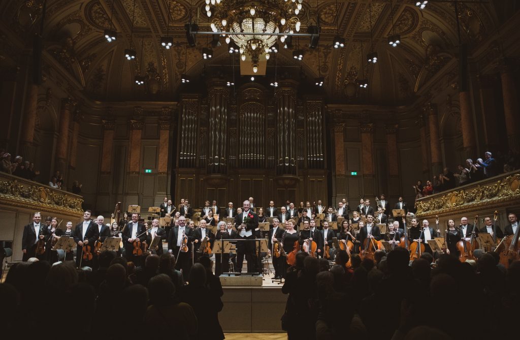 All rounds with full orchestra